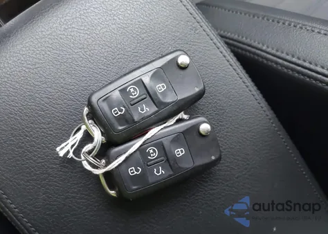 2015 Volkswagen Passat 1.8T Sel Premium z USA, uszkodzony, nr VIN 1VWCT7A31FC065918